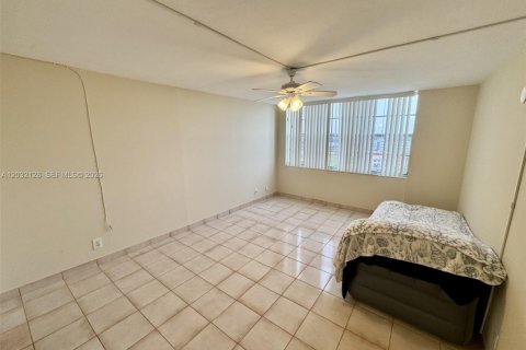 Copropriété à vendre à North Miami, Floride: 1 chambre, 79.43 m2 № 2146502 - photo 5