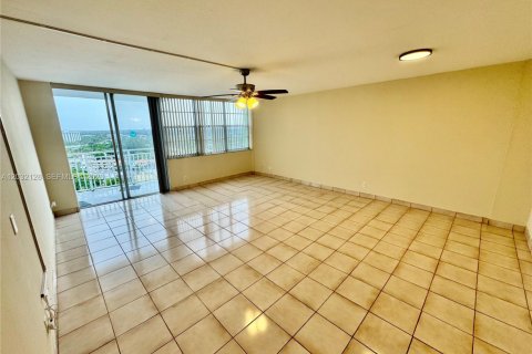 Copropriété à vendre à North Miami, Floride: 1 chambre, 79.43 m2 № 2146502 - photo 4