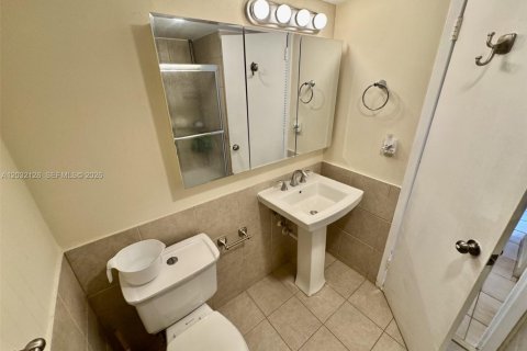 Copropriété à vendre à North Miami, Floride: 1 chambre, 79.43 m2 № 2146502 - photo 8