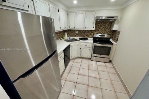 Copropriété à vendre à North Miami, Floride: 1 chambre, 79.43 m2 № 2146502 - photo 2