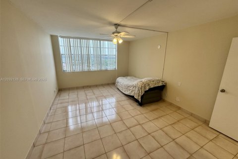 Copropriété à vendre à North Miami, Floride: 1 chambre, 79.43 m2 № 2146502 - photo 6