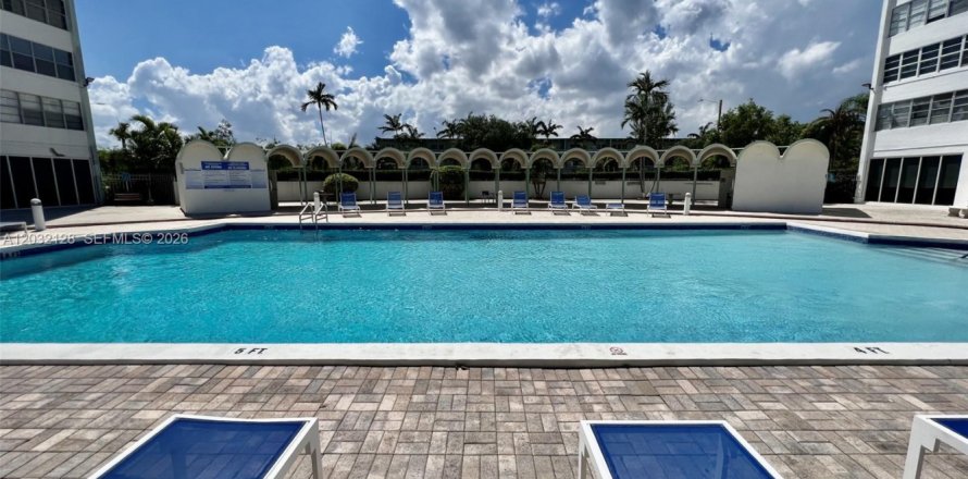 Condo à North Miami, Floride, 1 chambre № 2146502