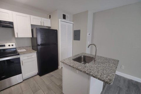 Condo in Orlando, Florida, 1 bedroom  № 1579251 - photo 2