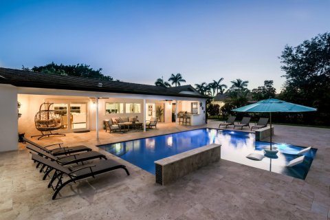 Casa en alquiler en Delray Beach, Florida, 5 dormitorios, 283.63 m2 № 2250699 - foto 2