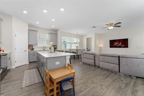 Casa en venta en Orlando, Florida, 4 dormitorios, 230.03 m2 № 1902480 - foto 13