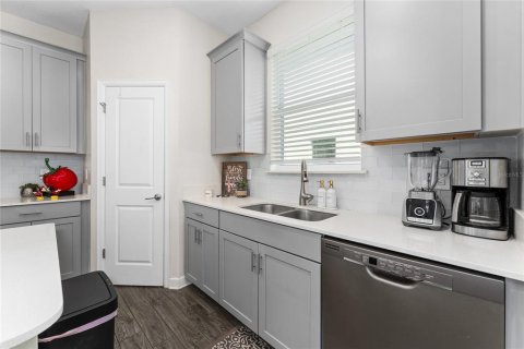 Casa en venta en Orlando, Florida, 4 dormitorios, 230.03 m2 № 1902480 - foto 15