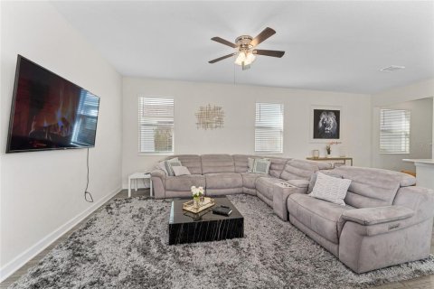Casa en venta en Orlando, Florida, 4 dormitorios, 230.03 m2 № 1902480 - foto 18