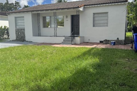 Villa ou maison à louer à Miami, Floride: 3 chambres, 131.74 m2 № 1945209 - photo 1