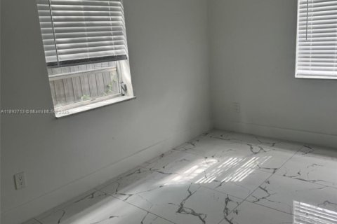 Villa ou maison à louer à Miami, Floride: 3 chambres, 131.74 m2 № 1945209 - photo 7