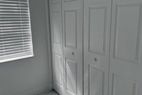Villa ou maison à louer à Miami, Floride: 3 chambres, 131.74 m2 № 1945209 - photo 8