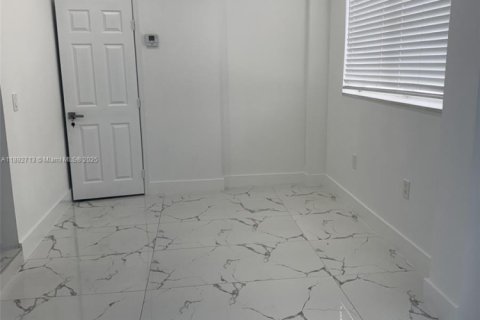 Villa ou maison à louer à Miami, Floride: 3 chambres, 131.74 m2 № 1945209 - photo 19