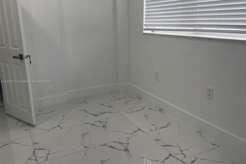 Villa ou maison à louer à Miami, Floride: 3 chambres, 131.74 m2 № 1945209 - photo 21
