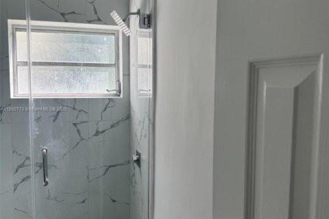 Villa ou maison à louer à Miami, Floride: 3 chambres, 131.74 m2 № 1945209 - photo 10