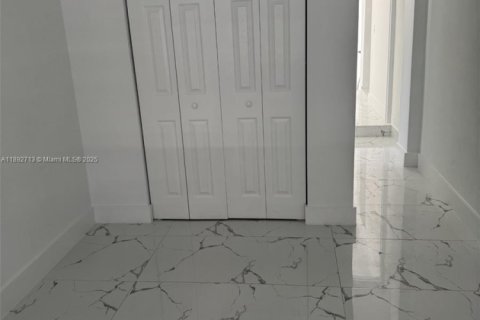 Villa ou maison à louer à Miami, Floride: 3 chambres, 131.74 m2 № 1945209 - photo 12