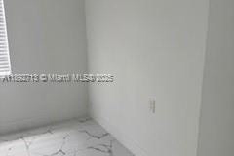 Villa ou maison à louer à Miami, Floride: 3 chambres, 131.74 m2 № 1945209 - photo 4