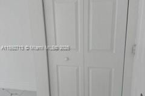 Villa ou maison à louer à Miami, Floride: 3 chambres, 131.74 m2 № 1945209 - photo 6