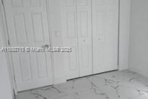 Villa ou maison à louer à Miami, Floride: 3 chambres, 131.74 m2 № 1945209 - photo 5