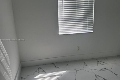 Villa ou maison à louer à Miami, Floride: 3 chambres, 131.74 m2 № 1945209 - photo 9