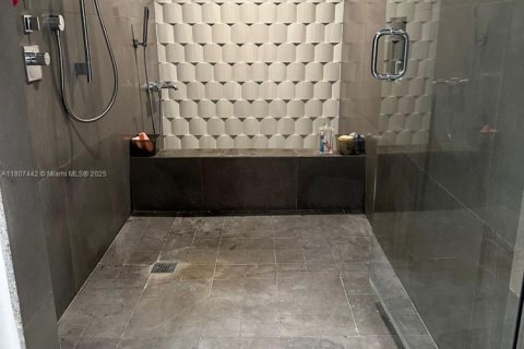 Condominio en alquiler en Miami, Florida, 3 dormitorios, 191.29 m2 № 1959642 - foto 5