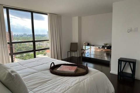 Condominio en alquiler en Miami, Florida, 3 dormitorios, 191.29 m2 № 1959642 - foto 2