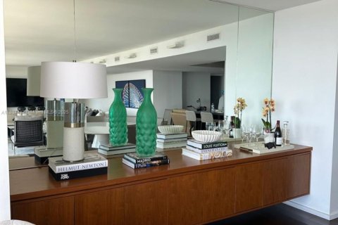 Condominio en alquiler en Miami, Florida, 3 dormitorios, 191.29 m2 № 1959642 - foto 8