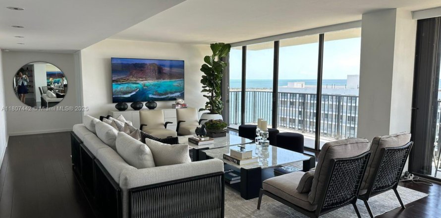 Condominio en Miami, Florida, 3 dormitorios № 1959642