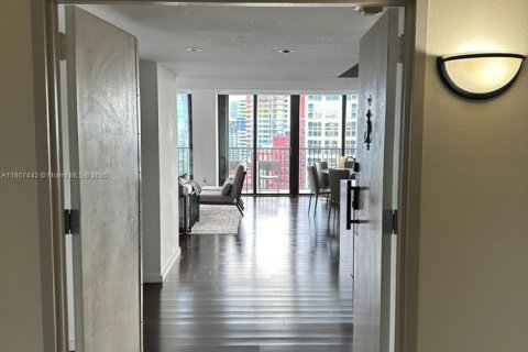 Condominio en alquiler en Miami, Florida, 3 dormitorios, 191.29 m2 № 1959642 - foto 12