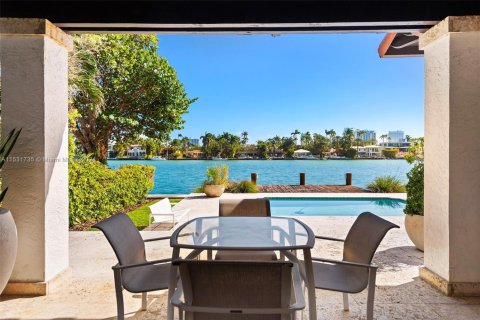 Casa en venta en Miami Beach, Florida, 4 dormitorios, 315.68 m2 № 1972679 - foto 23