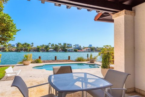 Casa en venta en Miami Beach, Florida, 4 dormitorios, 315.68 m2 № 1972679 - foto 24