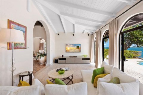 Casa en venta en Miami Beach, Florida, 4 dormitorios, 315.68 m2 № 1972679 - foto 19
