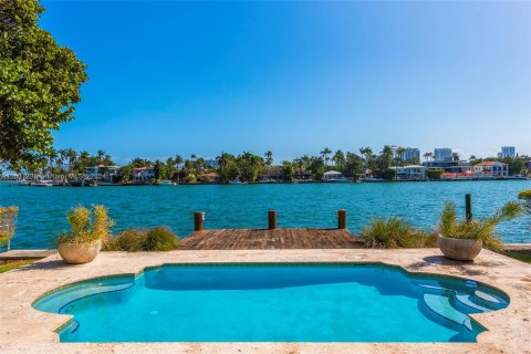 Casa en venta en Miami Beach, Florida, 4 dormitorios, 315.68 m2 № 1972679 - foto 2