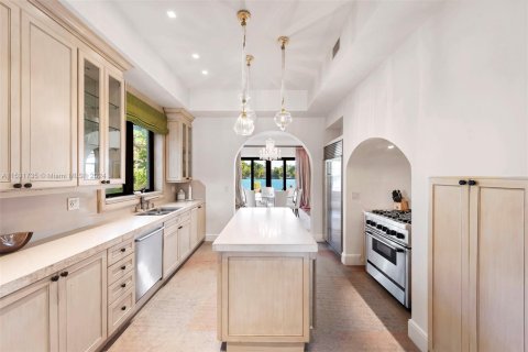 Casa en venta en Miami Beach, Florida, 4 dormitorios, 315.68 m2 № 1972679 - foto 26