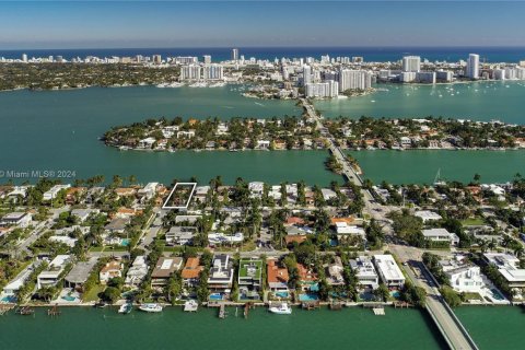 Casa en venta en Miami Beach, Florida, 4 dormitorios, 315.68 m2 № 1972679 - foto 4