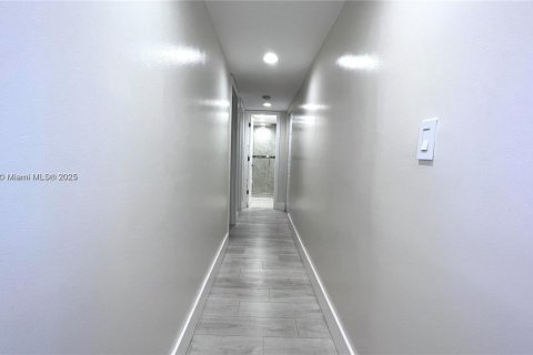 Copropriété à louer à Hialeah, Floride: 3 chambres, 102.19 m2 № 1942392 - photo 7