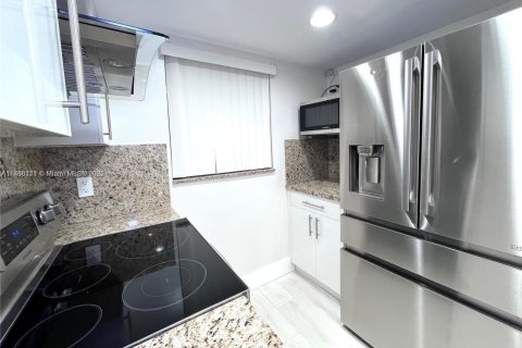 Copropriété à louer à Hialeah, Floride: 3 chambres, 102.19 m2 № 1942392 - photo 6