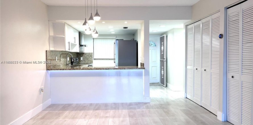 Condo à Hialeah, Floride, 3 chambres № 1942392
