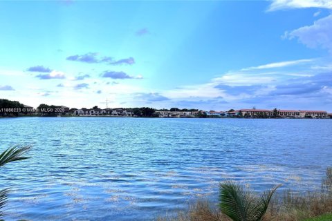 Copropriété à louer à Hialeah, Floride: 3 chambres, 102.19 m2 № 1942392 - photo 15