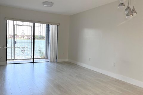 Copropriété à louer à Hialeah, Floride: 3 chambres, 102.19 m2 № 1942392 - photo 2