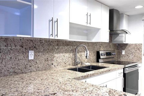 Copropriété à louer à Hialeah, Floride: 3 chambres, 102.19 m2 № 1942392 - photo 3