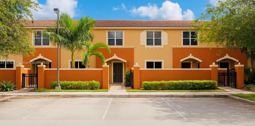 Adosado en Miramar, Florida 2 dormitorios, 92.9 m2 № 1923254