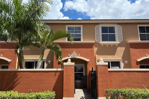 Townhouse in Miramar, Florida 2 bedrooms, 92.9 sq.m. № 1923254 - photo 1