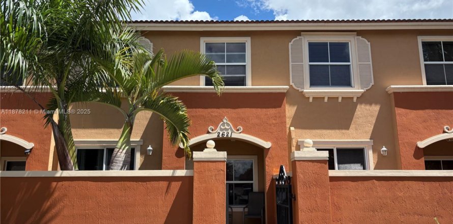 Townhouse in Miramar, Florida 2 bedrooms, 92.9 sq.m. № 1923254