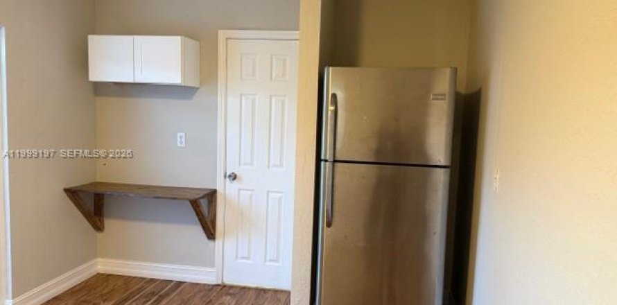 Commercial property in Homestead, Florida 1 bedroom № 2067449