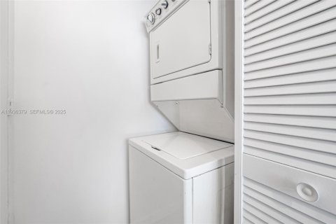 Condominio en alquiler en Miami, Florida, 1 dormitorio, 74.88 m2 № 1994497 - foto 16