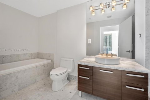 Condominio en alquiler en Miami, Florida, 1 dormitorio, 74.88 m2 № 1994497 - foto 15