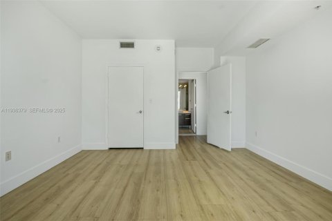 Condominio en alquiler en Miami, Florida, 1 dormitorio, 74.88 m2 № 1994497 - foto 12