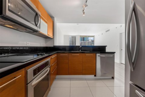 Condominio en alquiler en Miami, Florida, 1 dormitorio, 74.88 m2 № 1994497 - foto 3