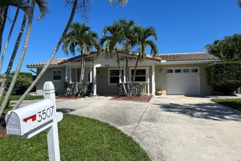 Casa en alquiler en Sarasota, Florida, 3 dormitorios, 153.29 m2 № 1905510 - foto 1