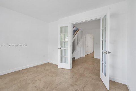 Townhouse in Miramar, Florida 3 bedrooms, 136.57 sq.m. № 2076297 - photo 10