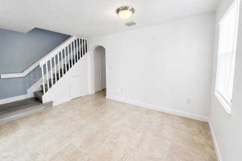 Townhouse in Miramar, Florida 3 bedrooms, 136.57 sq.m. № 2076297 - photo 6